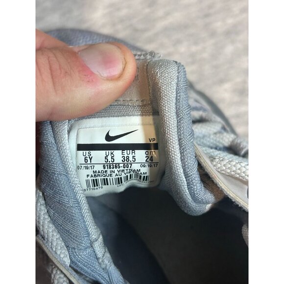 Nike KD 10 Basketball Shoes Men's Size 6Y Lace up High Top Sneakers Wolf Gray - Picture 7 of 8